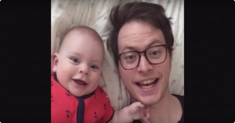 Lief! deze vader maakt té schattige video’s met zijn zoontje