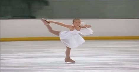 Dit 7-jarige meisje kan zo goed schaatsen dat ze het opneemt tegen veel oudere deelnemers!