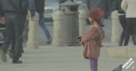 Een goed gekleed meisje of een straatkind? mensen reageren compleet anders!
