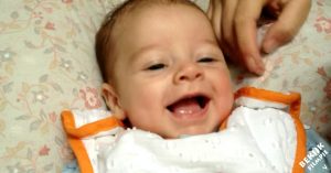 Schitterend: 1 seconde per dag. Een baby van zijn geboorte tot de leeftijd van één jaar!