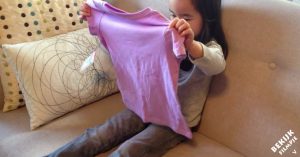 Ouders krijgen tweede kind. Hun dochtertje krijgt het nieuws te zien via.. een boodschap op een t-shirt