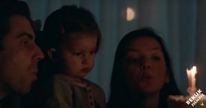 Emotionele video ouders voor hun zieke 2-jarige dochter: ‘Hoe vaak gaan we je verjaardag nog vieren?’