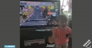 Mollema won Tour de France etappe. Zijn 2-jarig zoontje is zijn trouwste fan en vierde de winst zó!