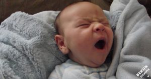 Wakker worden! Baby staat op met élke emotie..