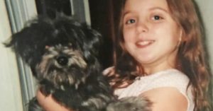 Onwerkelijk: 22-jarige vrouw adopteert een hond uit het asiel