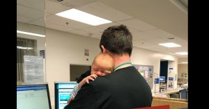Moeder had spoedeisende hulp nodig. Maar er was niemand die voor haar baby kon zorgen