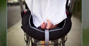 Waarschuwing: een dekentje over de kinderwagen kan levensgevaarlijk zijn!