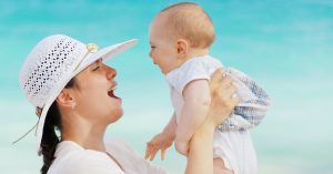 Opgelet: zo houd je je baby koel tijdens de warme dagen