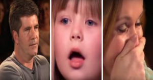 Dit 6-jarig meisje komt het podium op. Ze blijkt niet alleen schattig, maar kan nog zingen ook