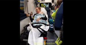 Schitterend: attente politieagente troost baby van 10 maanden na ongeluk op A15