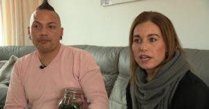 Held uit Alkmaar redt leven als 4-jarige jochie zich verstikt in muntstuk..