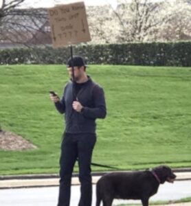 Man doet er werkelijk álles aan om eigenaar te vinden van geredde hond..