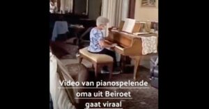 Oude vrouw uit Beiroet speelt piano terwijl haar huis helemaal in puin ligt..