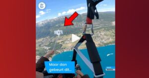 Vrouw is op 1.5 kilometer hoogte aan het paragliden en geniet van een geweldig uitzicht..