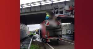 Vrachtwagenchauffeur voorkomt zelfmoord door onder viaduct Helmond te stoppen