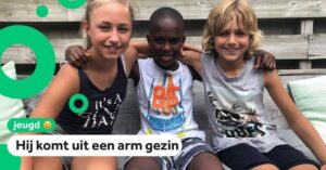 Arme 10-jarige jongen gaat op vakantie bij Nederlands gezin