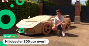 De 12-jarige Olivier bouwt zijn eigen Lamborghini (van karton)