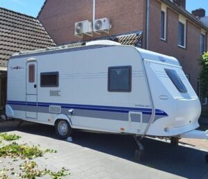 Hoe lang mag je je caravan op je eigen oprit laten staan?