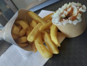 Je raadt nooit hoeveel dit frietje speciaal tegenwoordig kost..