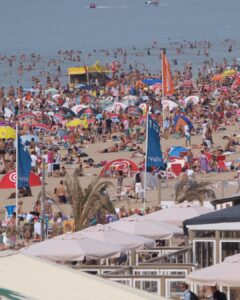 Woede over bizar hoge prijzen in Zandvoort: “Is gewoon niet te betalen”