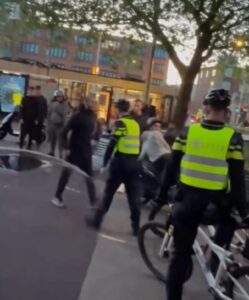 VIDEO: Man heeft een iets te grote mond tegen meneer agent, maar agent pikt dit niet
