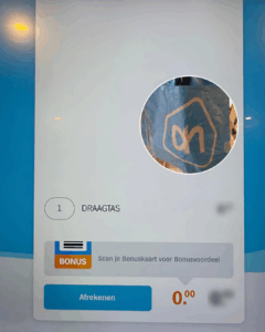 Dit is niet meer normaal.. Dit kost een plastic tasje bij de AH tegenwoordig..
