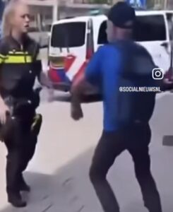 Meneer doet vervelend tegen een politieagente en krijgt een corrigerende tik met de vlakke hand.