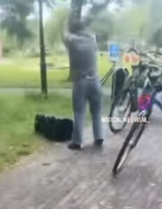Meneer heeft genoeg van de overlast en neemt het heft in eigen handen