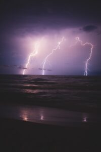 Waarschuwing: Deze plekken in Nederland krijgen vanaf 16:00 te maken met zwaar onweer..