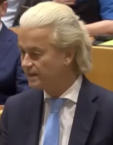 Het onmiddellijk invoeren van strengere asielmaatregelen wordt door deze drie partijen gesteund..