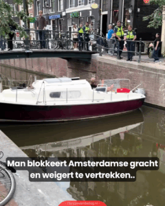 Dwarsligger legt Amsterdamse grachtverkeer stil en vertrekt niet