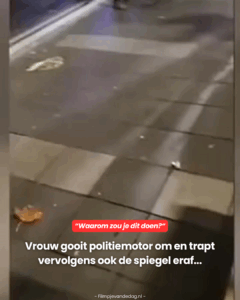 Vrouw gooit politiemotor om en trapt vervolgens ook de spiegel eraf…