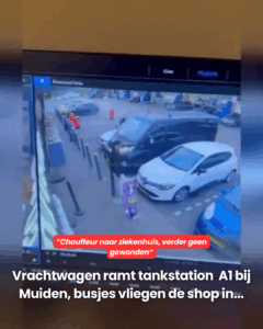 Vrachtwagen ramt tankstation bij A1 bij Muiden, busjes vliegen de shop in…