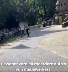Bewoner vernielt meerdere auto’s van medewerkers.