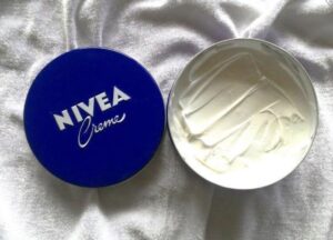 7 Geheime dingen die je met het blauwe Nivea-potje kan doen