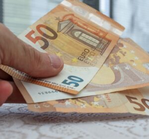 Cash in huis? Dit moet je nu weten over de aangepaste regels
