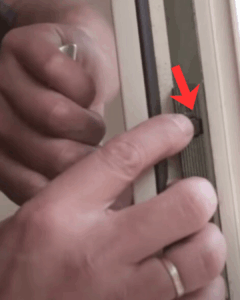 Je raamkozijn heeft een geheim knopje dat de winterstand activeert en je veel geld bespaart