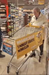 Gerrie wint minuut gratis winkelen, maar verrast iedereen met haar keuzes