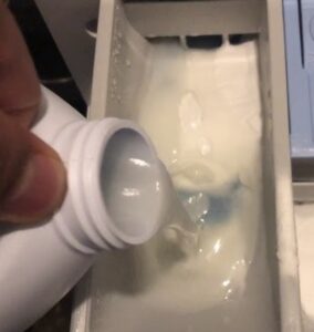 Wasmachines verspreiden bacteriën – met 1 onverwacht huishoudproduct los je dit op!