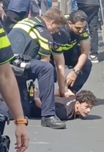 Politie treedt op tegen brutale jongeren op fatbikes in centrum Almelo