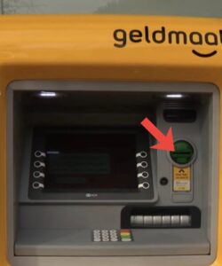 Let op bij de geldautomaat: zie je dit, pin dan nooit, zeker niet in het buitenland
