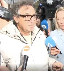 Beelden: Marco Borsato bij rechtbank voor strafproces, spreekt met aanwezige media