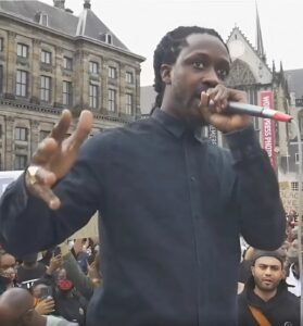 Slecht nieuws voor Akwasi: doek dreigt te vallen voor Omroep Zwart..