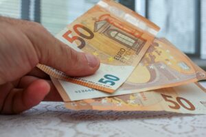 Cash in huis? Dit moet je nu weten over de aangepaste regels