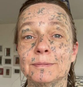 Joke heeft spijt: ‘Mijn lichaam staat vol met zijn naam, wel 250 keer’