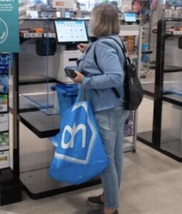 Klanten zijn woest! Wat er nu bij de zelfscan kassa gebeurt: ‘dit gaat echt te ver’