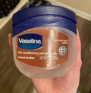 Zet een potje Vaseline in de gootsteen en je wilt het daarna nooit meer missen